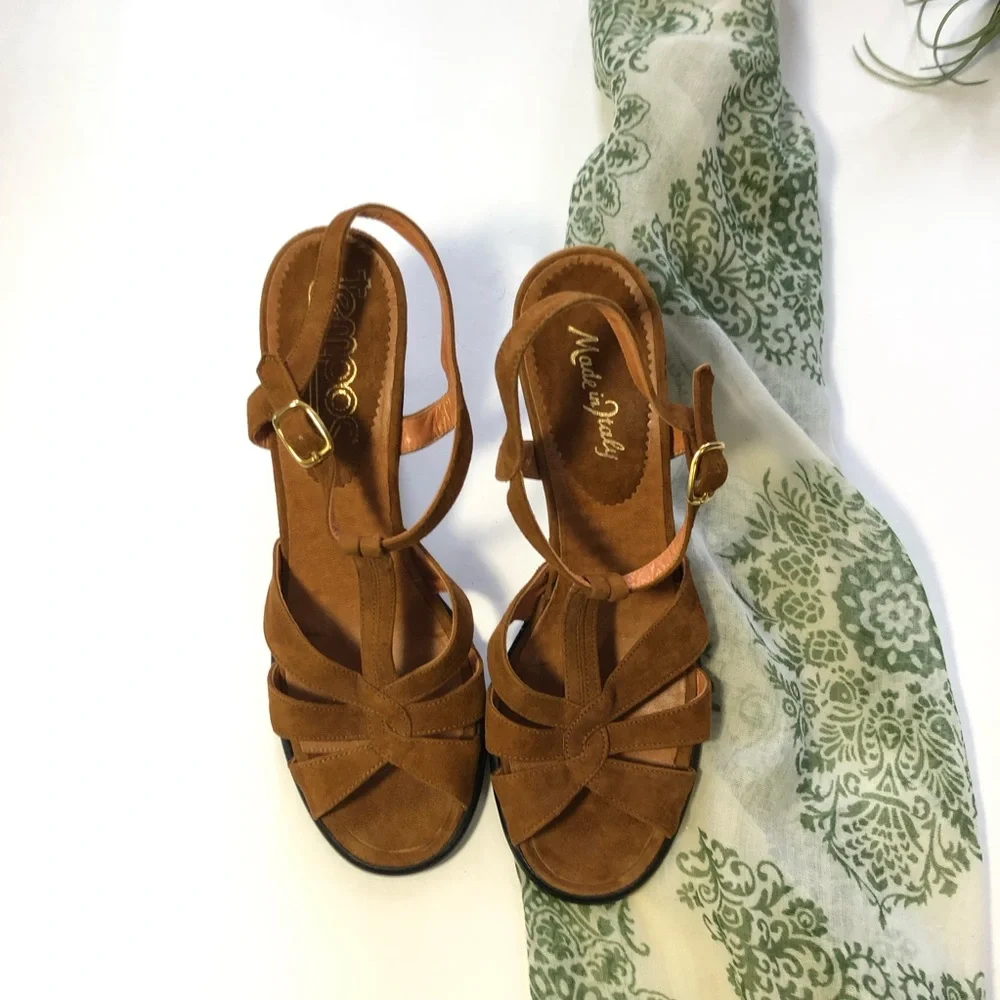 Vtg Tempos Suede Leather Block Heel Strap Sandals